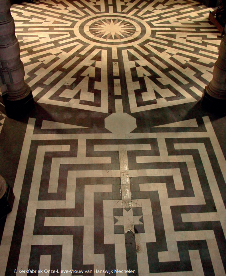 Het labyrint in de vloer van de basiliek