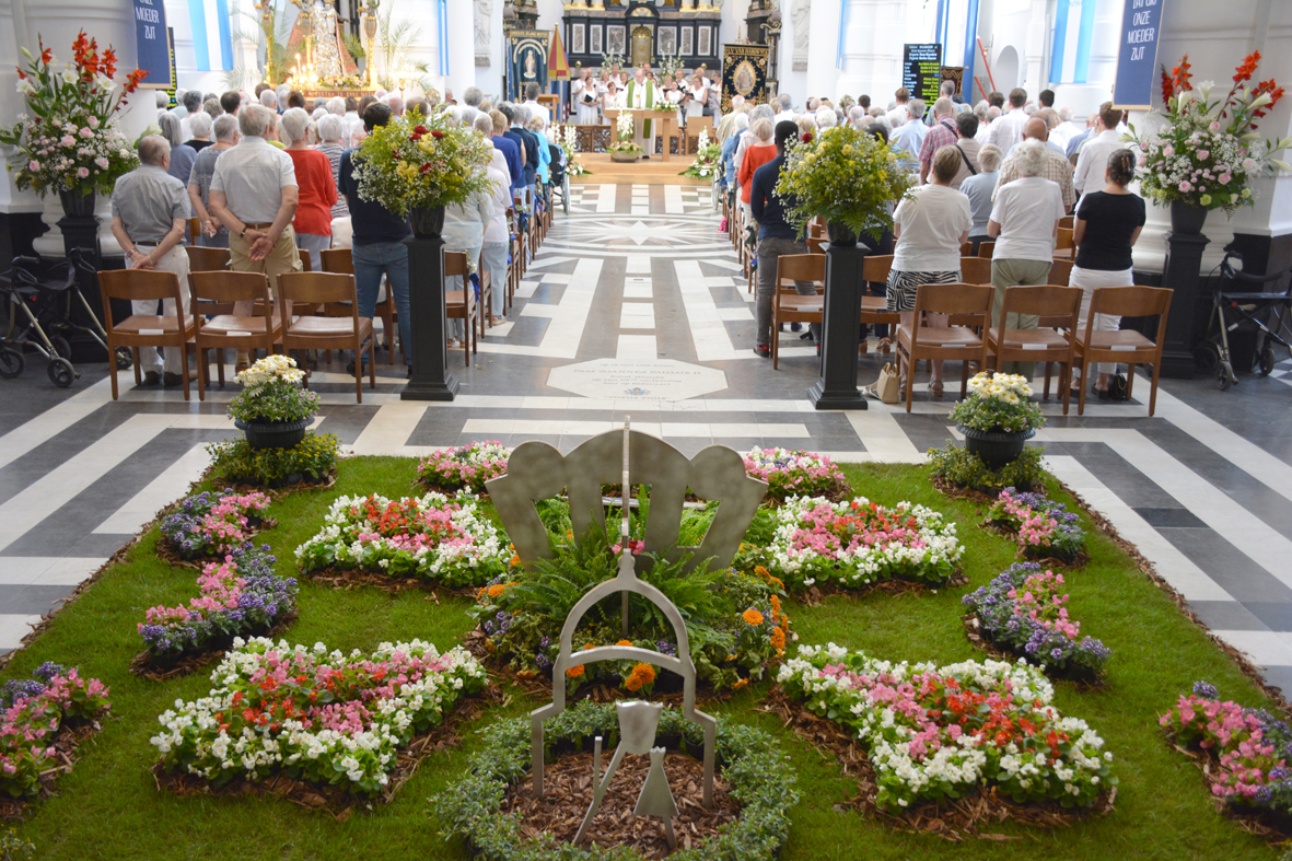 Bloementapijt in de Basiliek